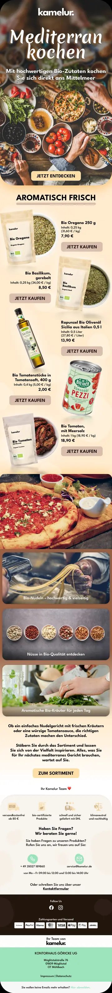 Ein mediterranes Kochthema verbindet Bio-Kräuter, Olivenöl und Tomatenprodukte von kamelur. Auf die einzelnen Produktvorstellungen folgen Bildbereiche zu Nudeln, Nüssen und Kräutern, die den Einstieg in das weitere Sortiment zeigen.